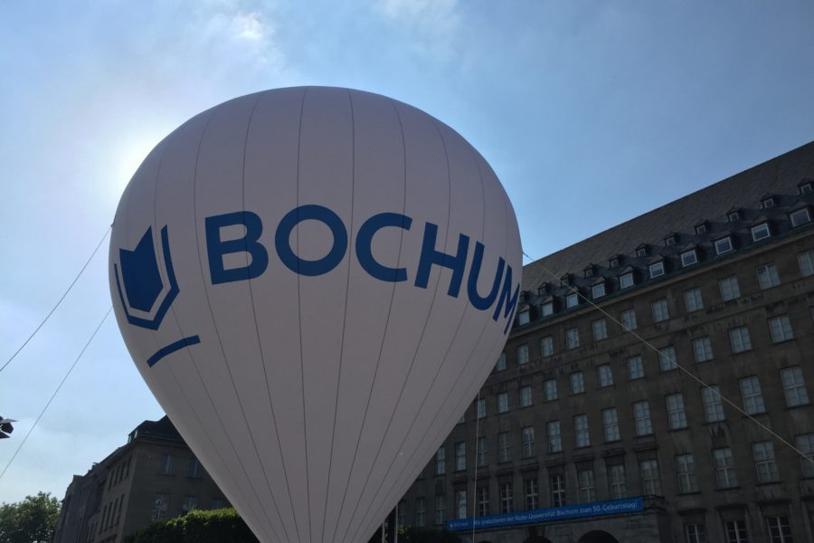 (Die neue Marke) Bochum vor dem Rathaus am Willy-Brandt-Platz
