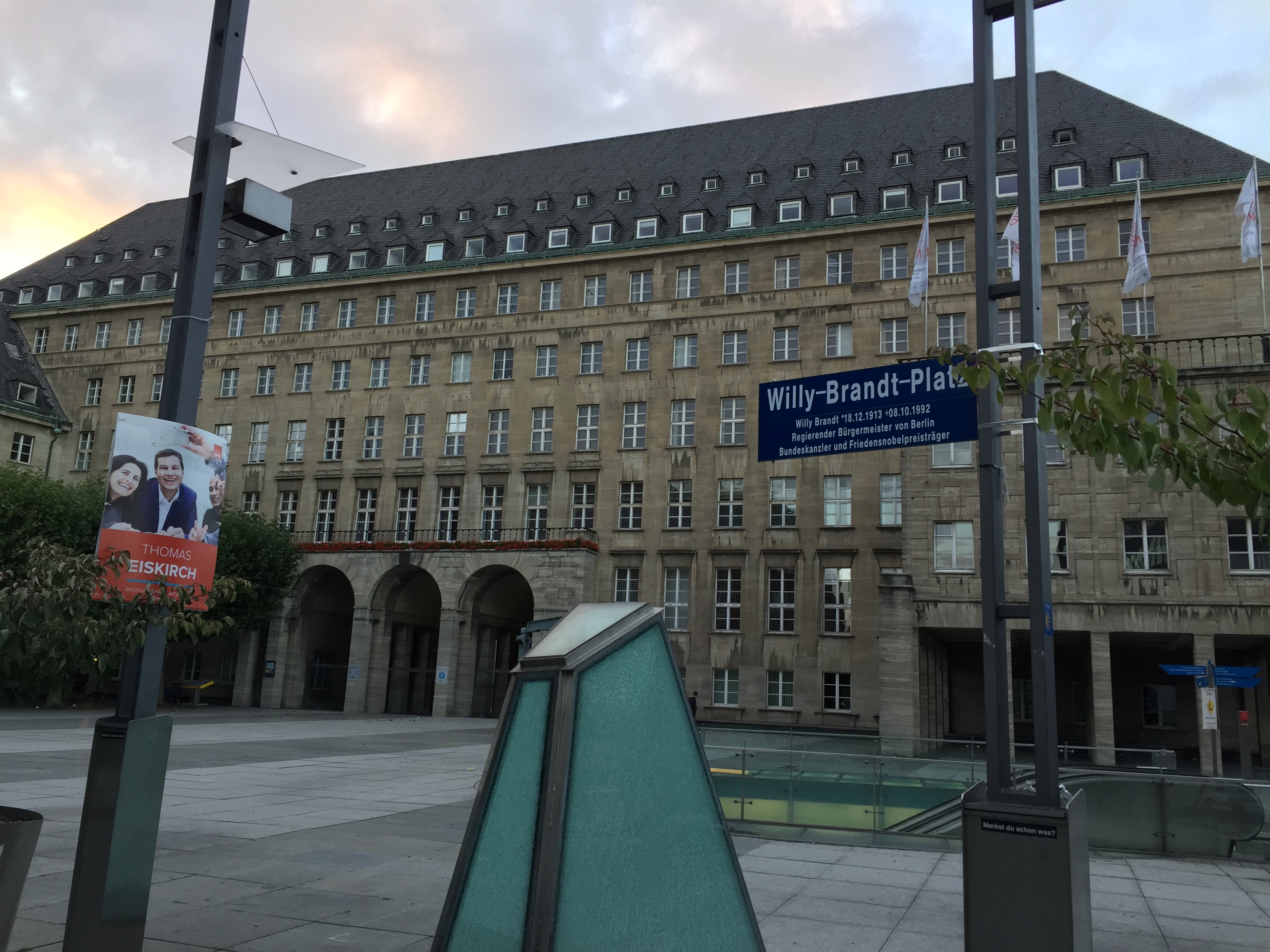 Willy-Brandt-Platz in Bochum vor dem Rathaus