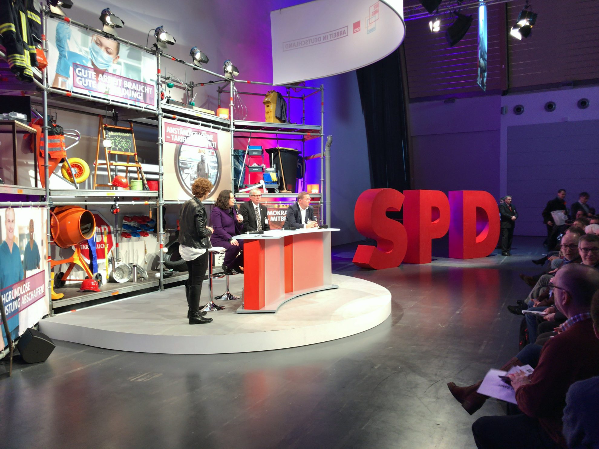 Diskussionsrunde bei der SPD-Arbeitnehmerkonferenz u.a. mit Ministerin Andrea Nahles vom Bundesministerium für Arbeit und Sozialordnung (BMAS). #GuteArbeitVerbindet #SPD