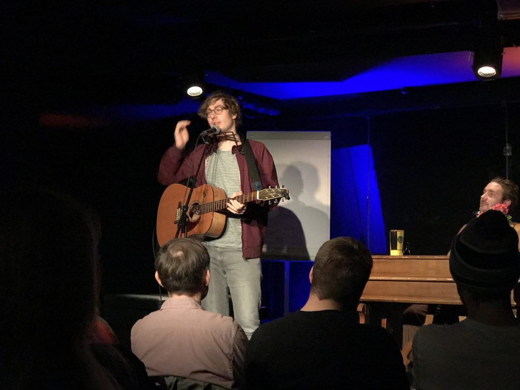 Stroop schiessen Tore - Der Musiker Tommy Finke singt ein Lied zum VfL Bochum