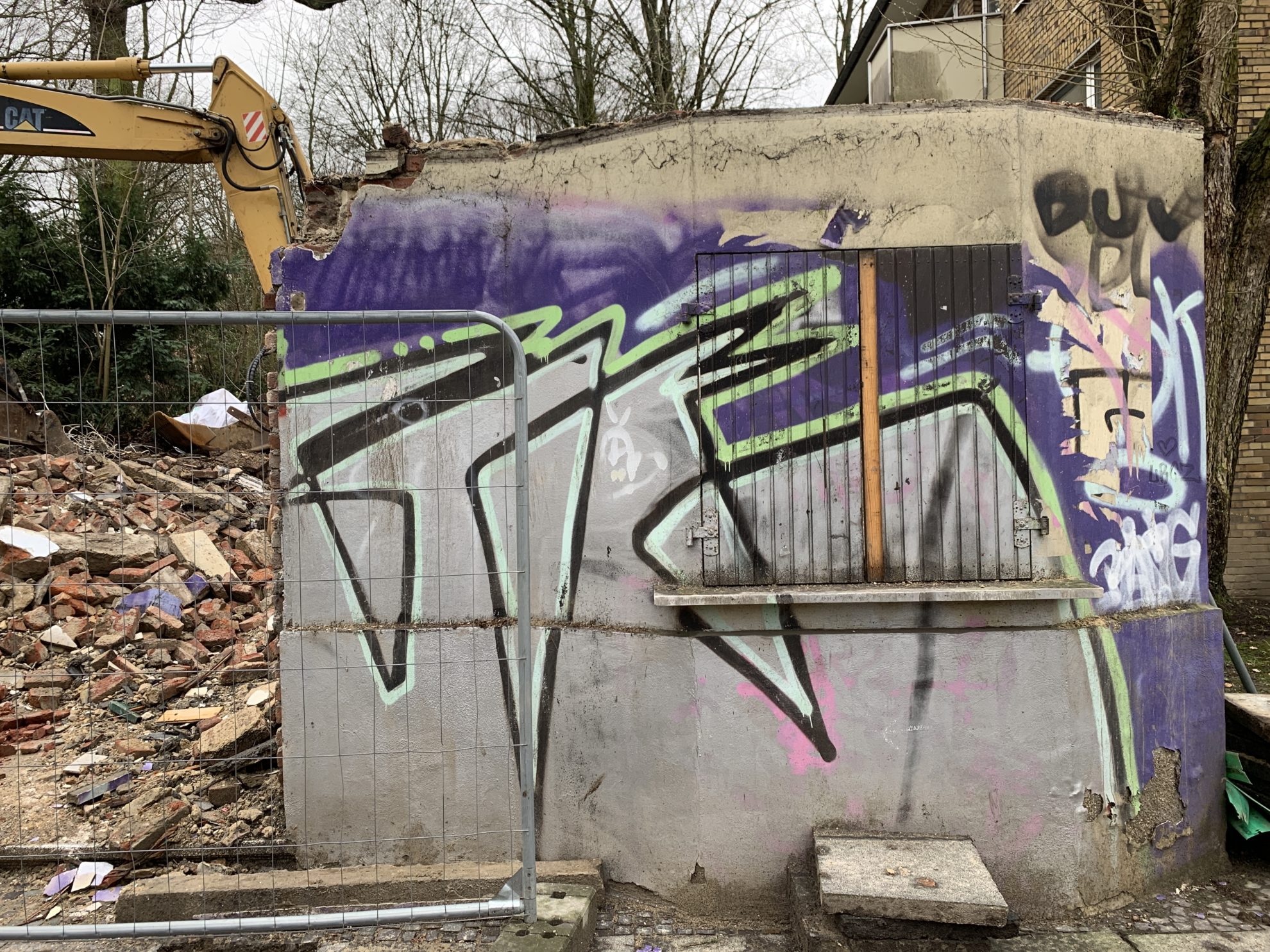 Parkwärterhäuschen im Bochum-Ehrenfeld #boEhrenfeld (Blick direkt von der Königsallee davor)