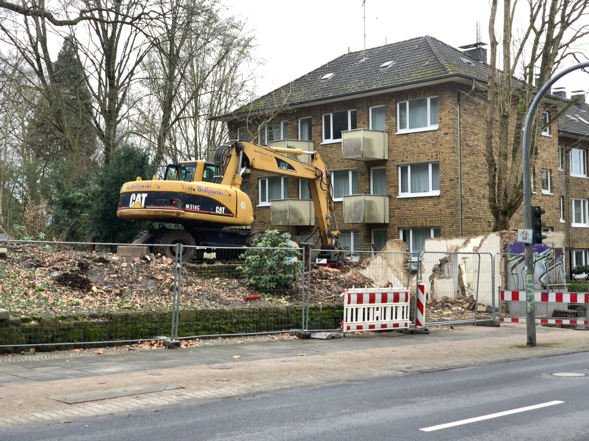 Parkwärterhäuschen im Bochum-Ehrenfeld #boEhrenfeld (nahe Ansicht aus Südost, Mittelinsel der Königsallee)