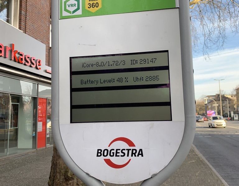 Defekte LCD-Anzeige der Bogestra an der Haltestelle Schauspielhaus (2/2)