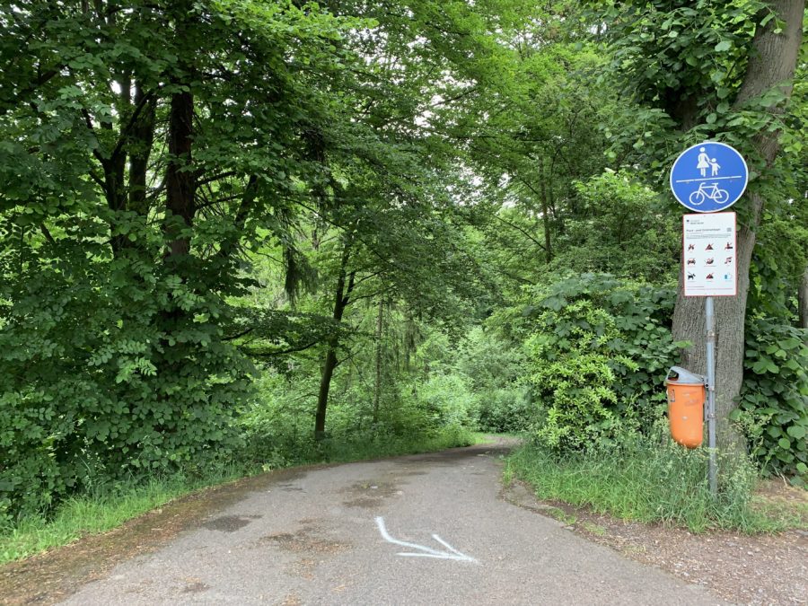 Absperrung zum Wiesental (in der Stensstraße, Nähe Cranachstraße) - da ohne Pfosten zur Absperrung