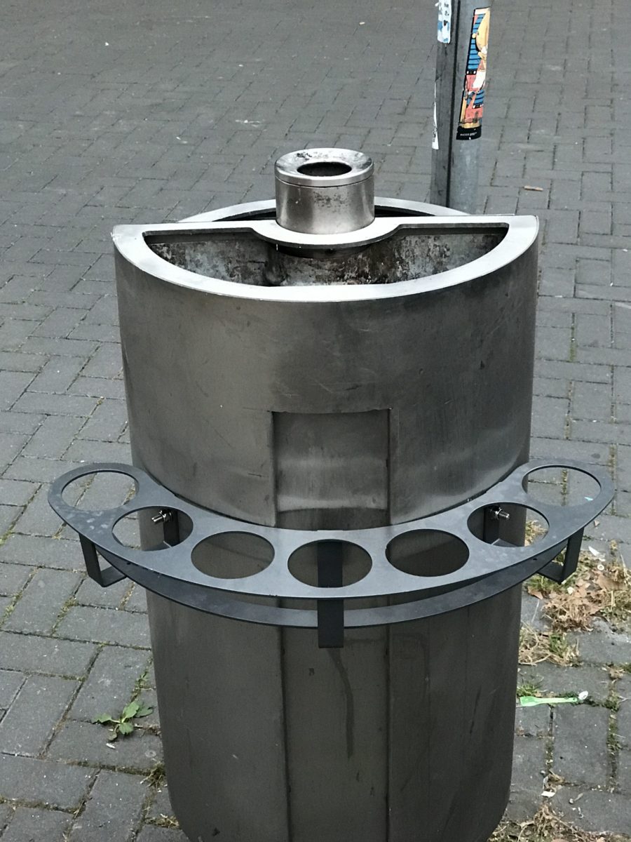 Pfandring (größere Ansicht) am Hans-Ehrenberg-Platz im Bochumer Ehrenfeld