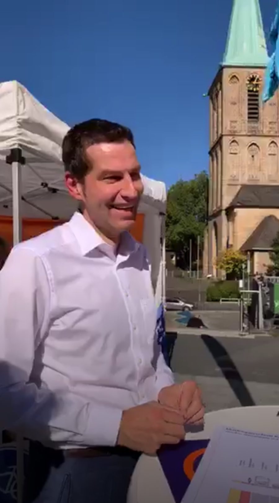 Am Stand des ADFC Bochum: Oberbürgermeister Thomas Eiskirch (SPD) im Dialog