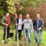 Einheitsbuddeln Bochum am 03.10.2019: Alexander Knickmeier, Jens Matheuszik sowie Lennart und David Schnell - mit SPD-Wimpel