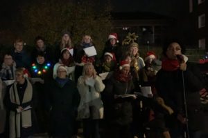 Adventsglühen bei Tana: "Be Happy" - der Radio Bochum-Chor