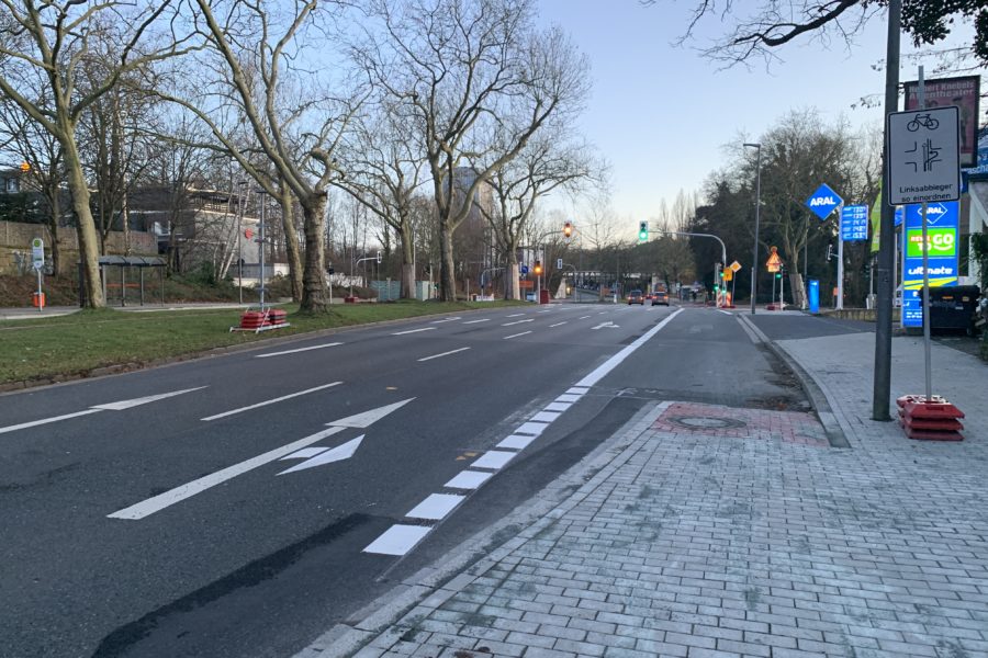 Königsallee Richtung Stiepel (an der Kreuzung Wasserstraße)