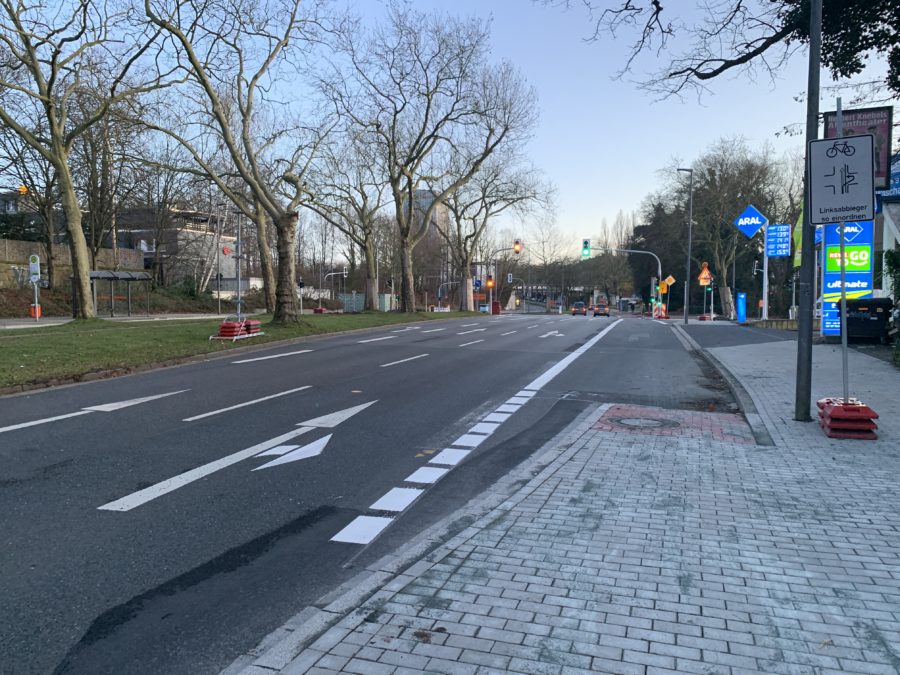 Königsallee Richtung Stiepel (an der Kreuzung Wasserstraße)