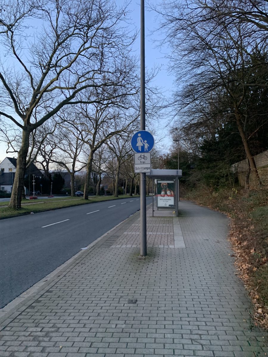 Königsallee (hinter der Kreuzung Wasserstraße) in Richtung Innenstadt