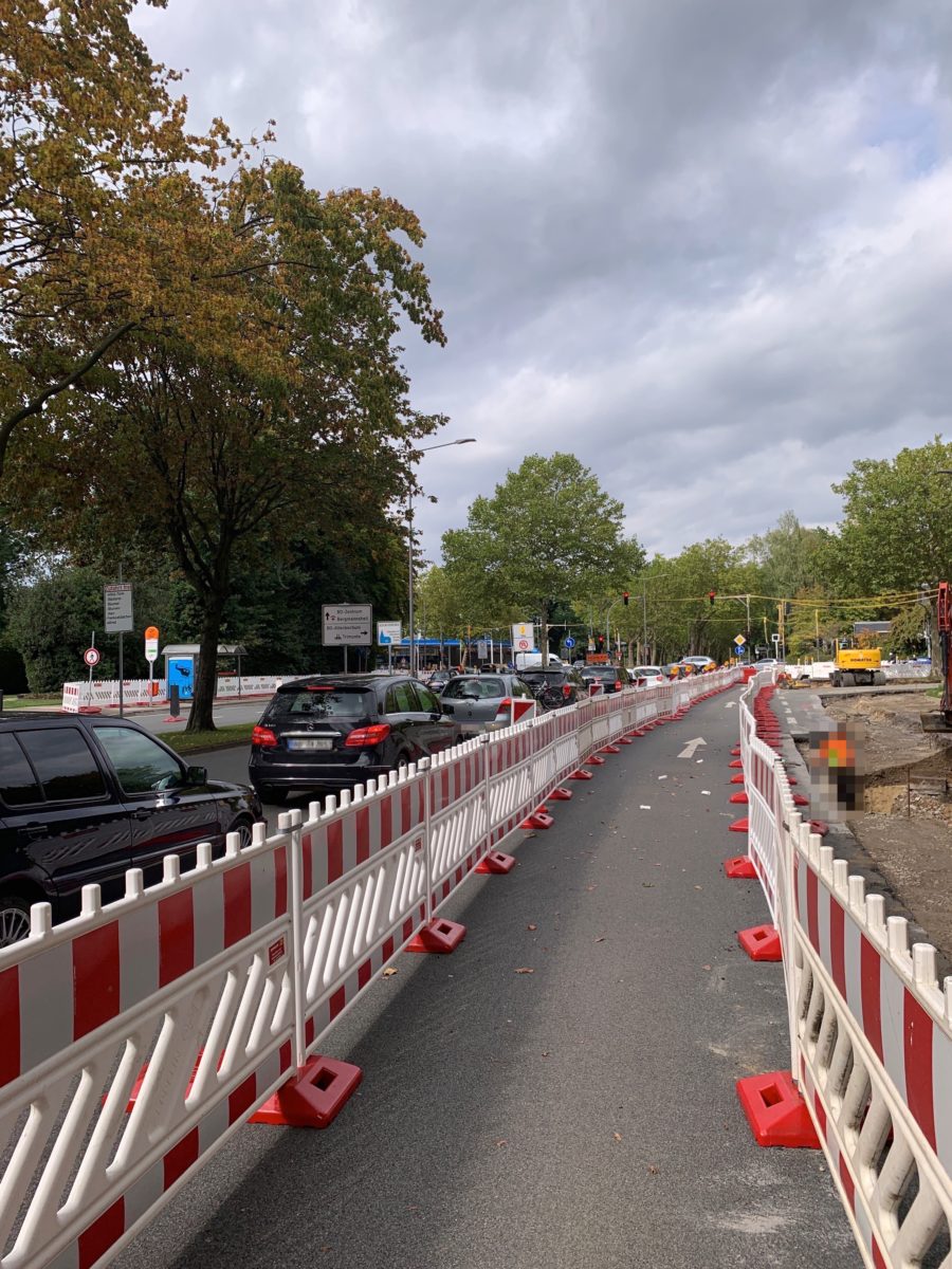 Kreuzung Königsallee/Wasserstraße Richtung Innenstadt (einspurig während der Baustellenphase)