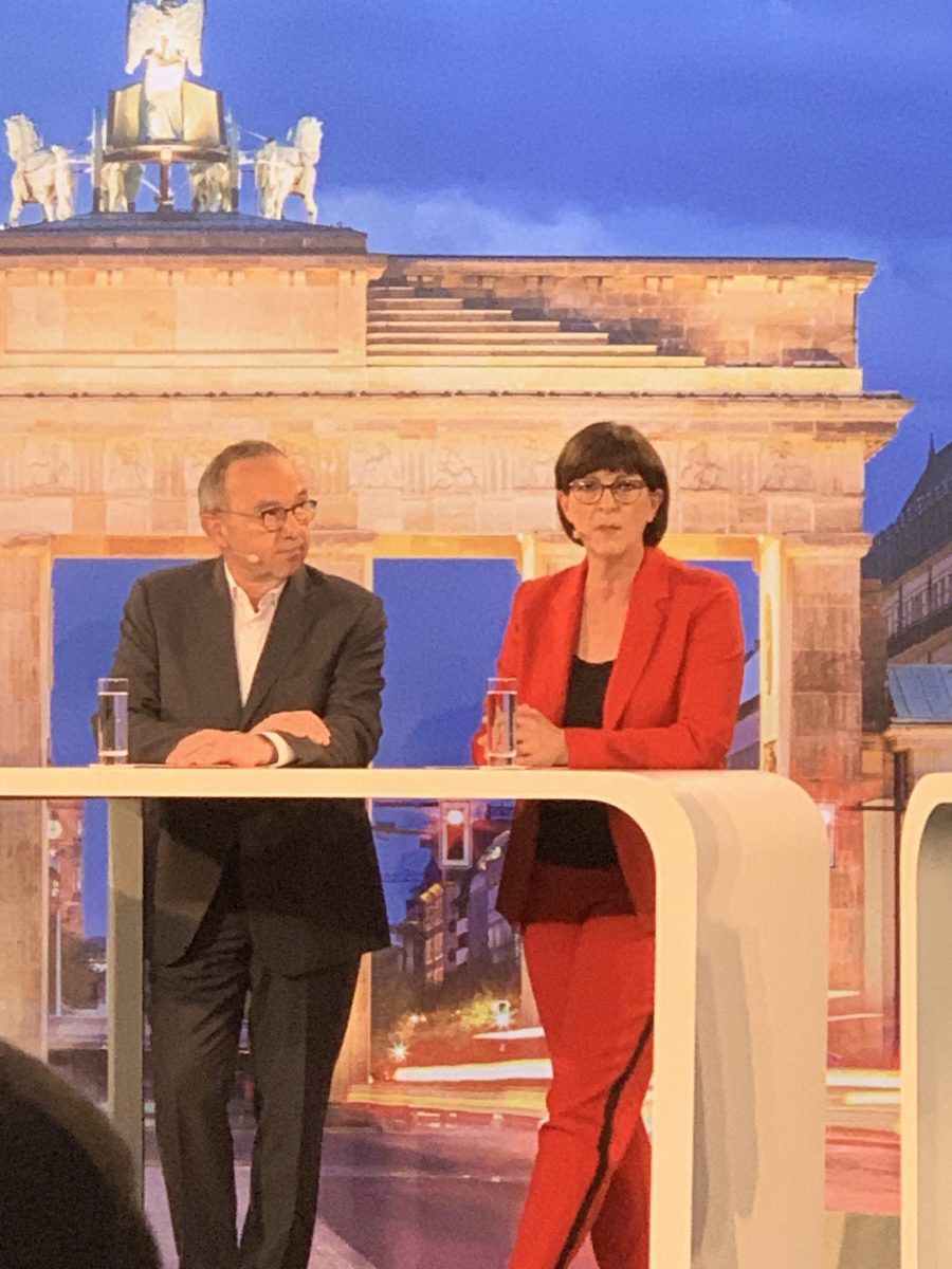 Norbert Walter-Borjans und Saskia Esken im Berliner Salon