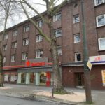 Sanierter Gehweg an den Baumscheiben - an der Königsallee (bei der Bogestra-Haltestelle Schauspielhaus)