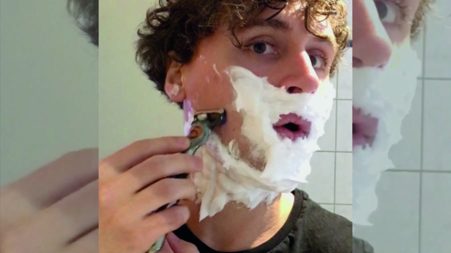 Ensemble-Mitglied Dominik Dos-Reis vom Schauspielhaus Bochum beim Making-of seiner Homestory