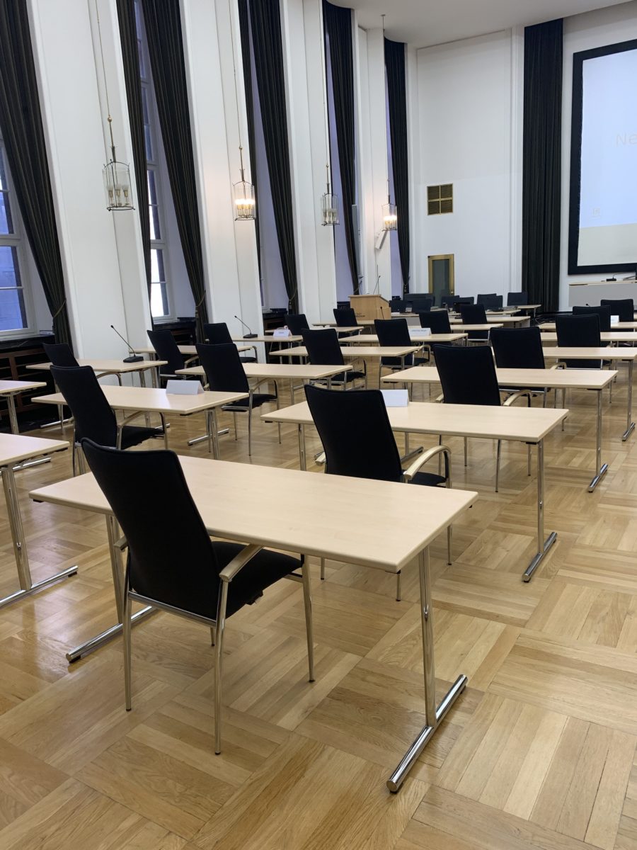 Leerer Ratssaal in Bochum