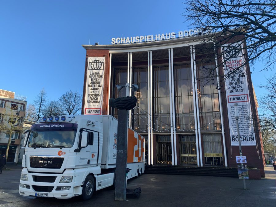 Schauspielhaus Bochum und ZDF-Übertragungswagen