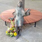 Tana-Schanzara-Denkmal (nach der Enthüllung auf dem Hans-Schalla-Platz)