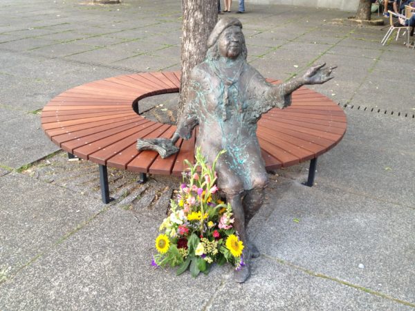 Tana-Schanzara-Denkmal auf dem Hans-Schalla-Platz