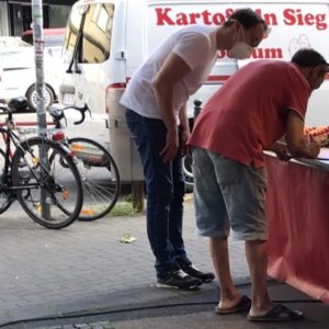 Sammlung von Unterschriften für die Volksinitiative Artenvielfalt NRW durch die SPD Bochum-Ehrenfeld
