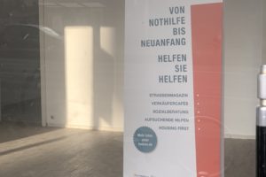 Banner „bodo schafft Chancen“ im Laden an der Königsallee im Bochumer Ehrenfeld