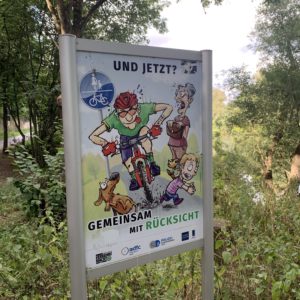 Gemeinsam mit Rücksicht - Schild auf dem Ruhrtalradweg in Essen
