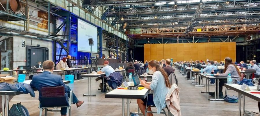 Vereidigung von Ratsmitglied Jens Matheuszik durch Bochums Oberbürgermeister Thomas Eiskirch (in der Jahrhunderthalle Bochum)