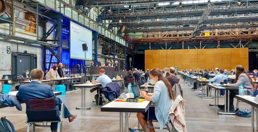 Vereidigung von Ratsmitglied Jens Matheuszik durch Bochums Oberbürgermeister Thomas Eiskirch (in der Jahrhunderthalle Bochum)