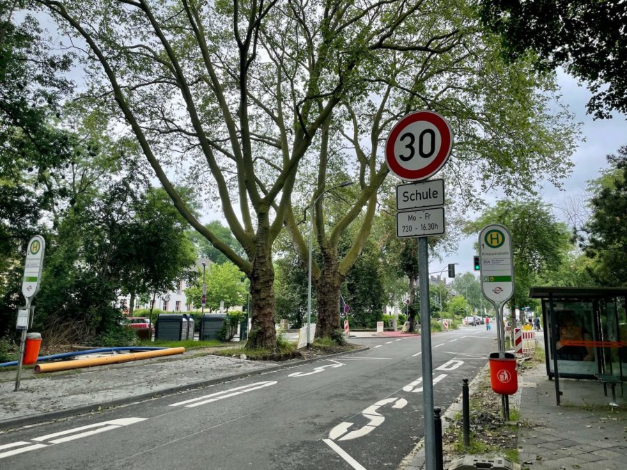 Bushaltestelle Knepperstrasse (Linie 354) an der Friederikastraße