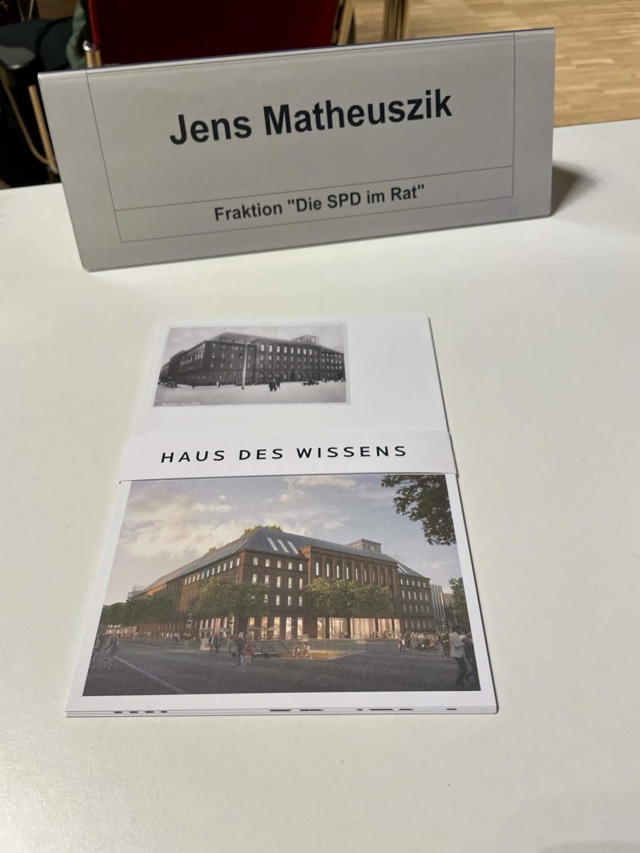 Broschüre "Haus des Wissens" bei der 7. Sitzung des Rates der Stadt Bochum im RuhrCongress #ratBO