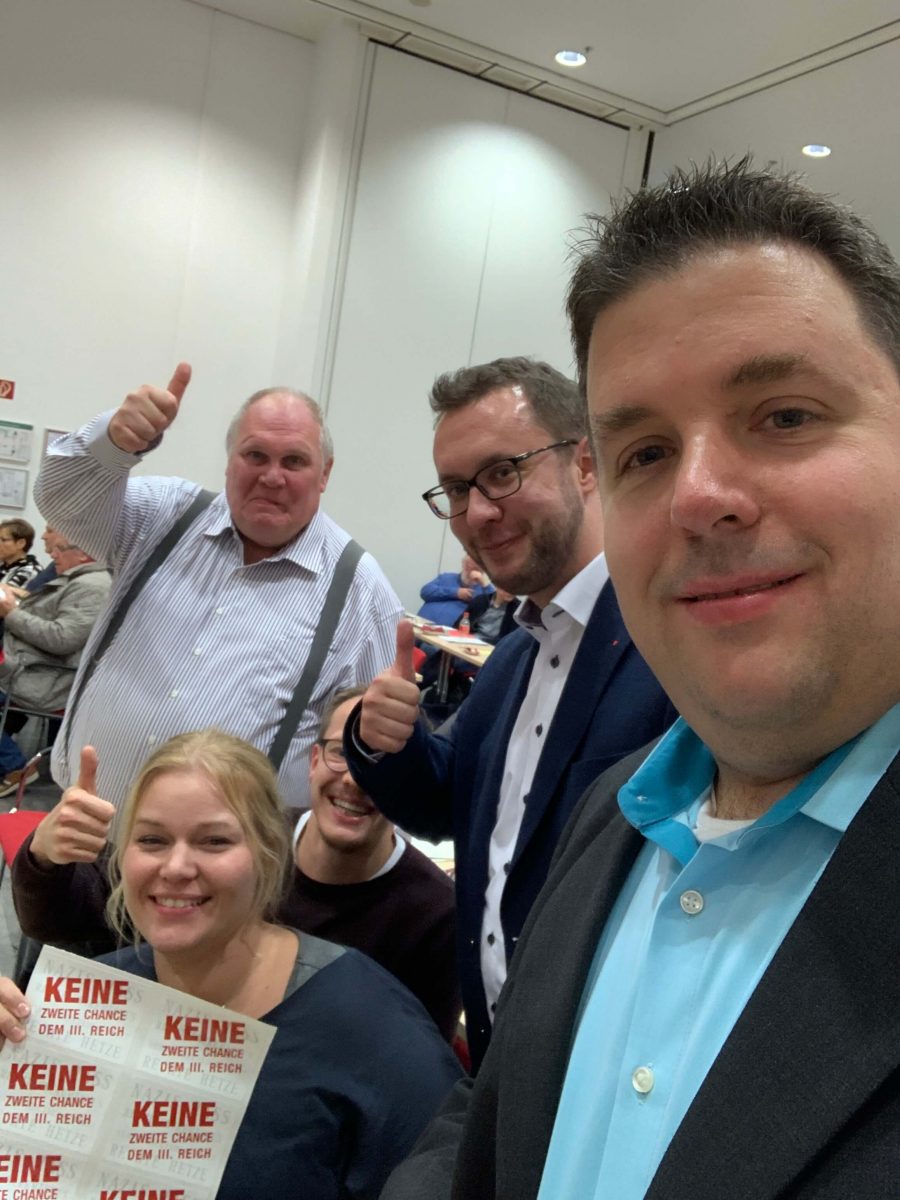 Delegierte der SPD Bochum-Ehrenfeld auf einem Parteitag der SPD Bochum