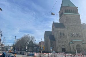 Hattinger Straße: Baustellenampel zum Übergang vom Hans-Ehrenberg-Platz zur Pieperstraße