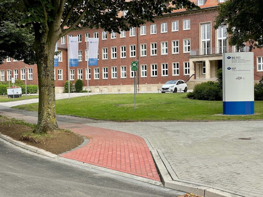 Querungshilfe Waldring: hier die Aufführung auf den Radweg