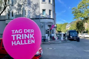 Tag der Trinkhallen 2022: Luftballon vor dem All in Kiosk im Bochumer Ehrenfeld