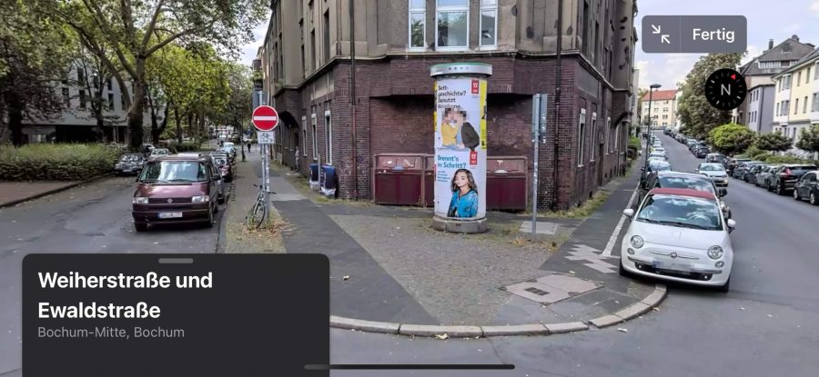 Litfaßsäule (in der Apple Karten-Ansicht) an der Ecke Ewaldstraße, Saladin-Schmitt-Straße und Weiherstraße
