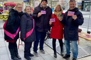 Internationaler Frauentag 2023 - am Stand der SPD/AsF Bochum mit: Sarah Neumann (Schriftführerin AsF Bochum), Stephanie Helder-Notzon (Vorsitzende AsF Bochum), Jens Matheuszik (Ratsmitglied der SPD aus dem Ehrenfeld), Andrea Busche (Landtagsabgeordnete für den Bochumer Norden, Osten und Teilen von Mitte) und Jörg Laftsidis (Ratsmitglied der SPD für Hamme und Hordel)