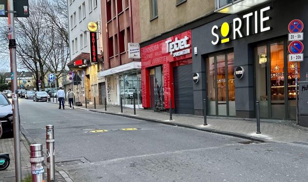 Kreuzstraße im Bermuda3eck Bochum: mit Poller ohne Autos