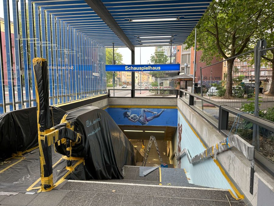 Abgang zum Stadtbahnhof Schauspielhaus (an der Hattinger Straße, Ecke Königsallee)
