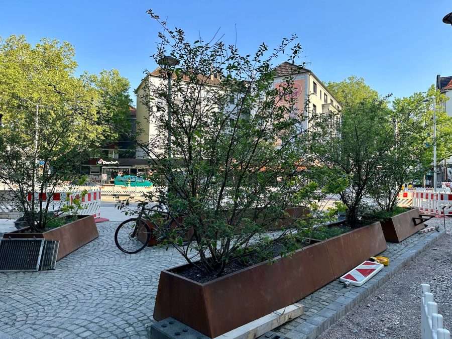 Aufenthaltsfläche Hans-Ehrenberg-Platz (bzw. Pieperstraße zwischen Bäckerei und Kirche)