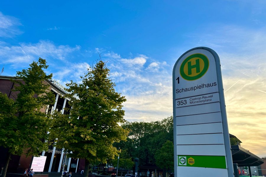 Haltestelle und Schauspielhaus Bochum