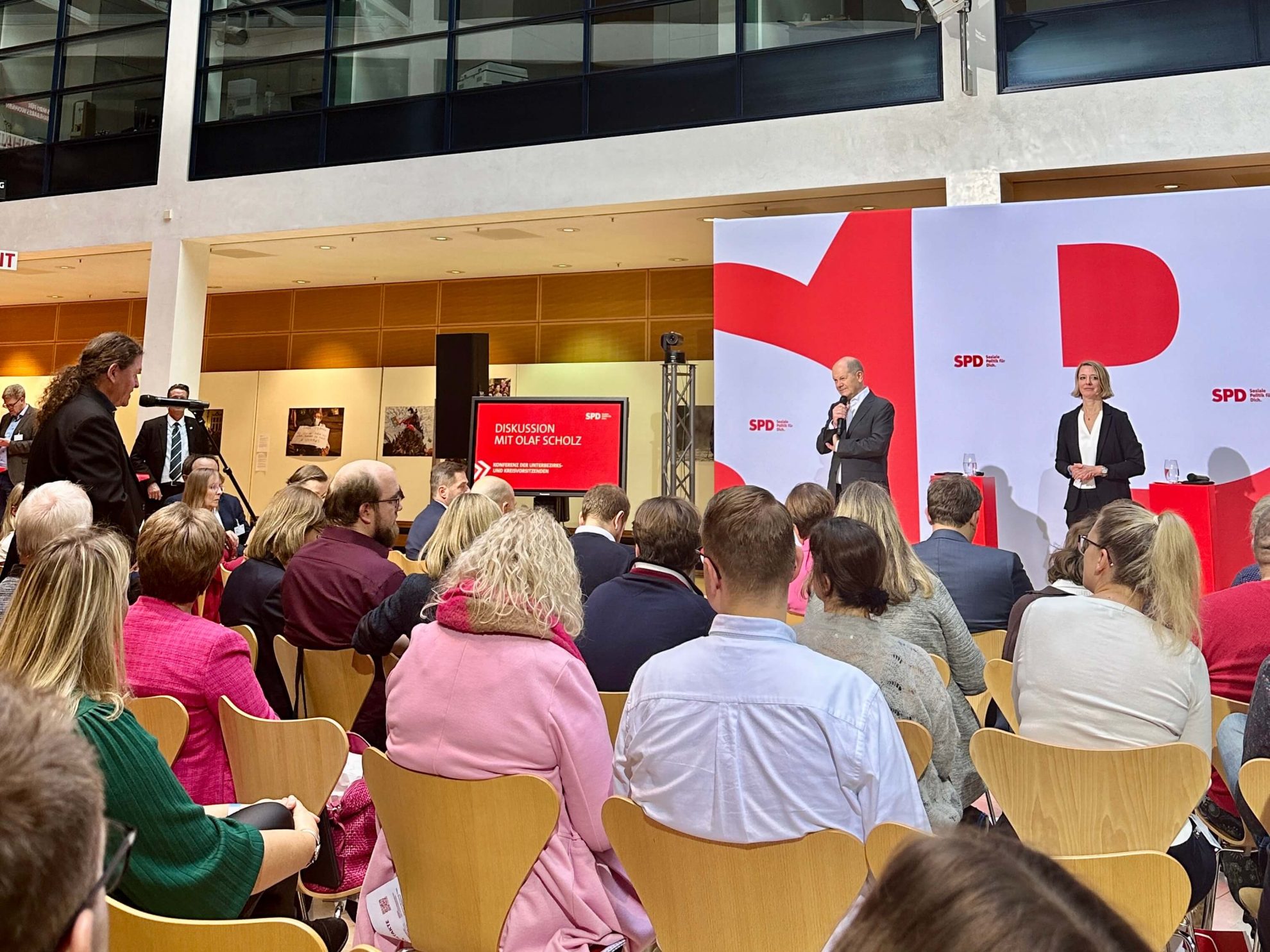 Diskussion mit Olaf Scholz bei der UB-/KV-Vorsitzendenkonferenz der SPD (04.11.2023)