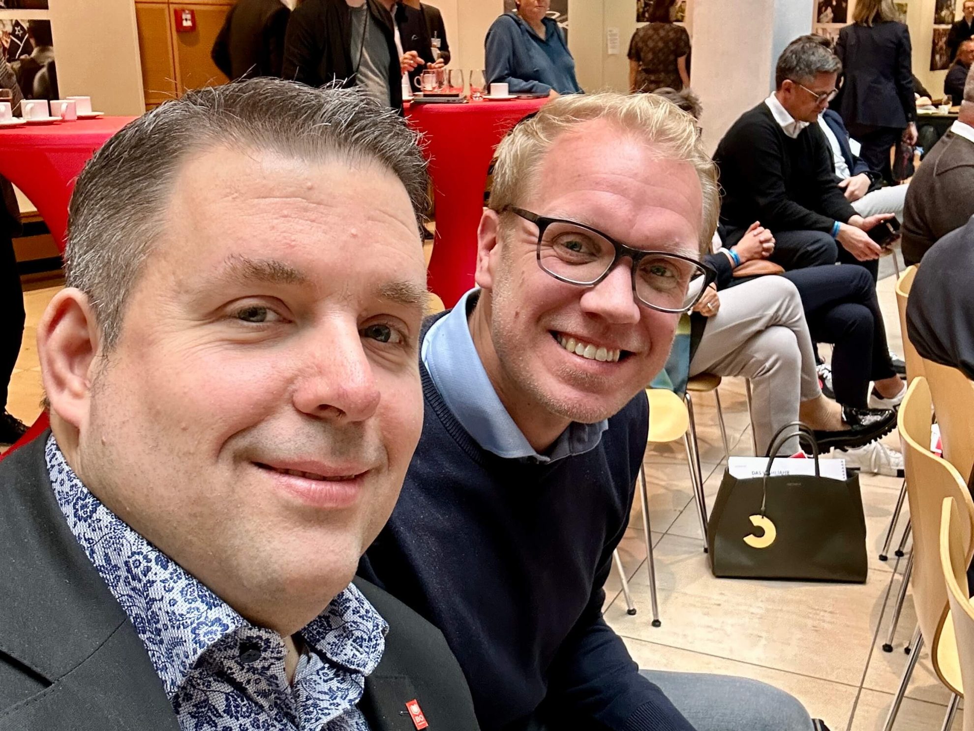 Jens Matheuszik und Hendrik Bollmann bei der UB-/KV-Vorsitzendenkonferenz der SPD (04.11.2023)