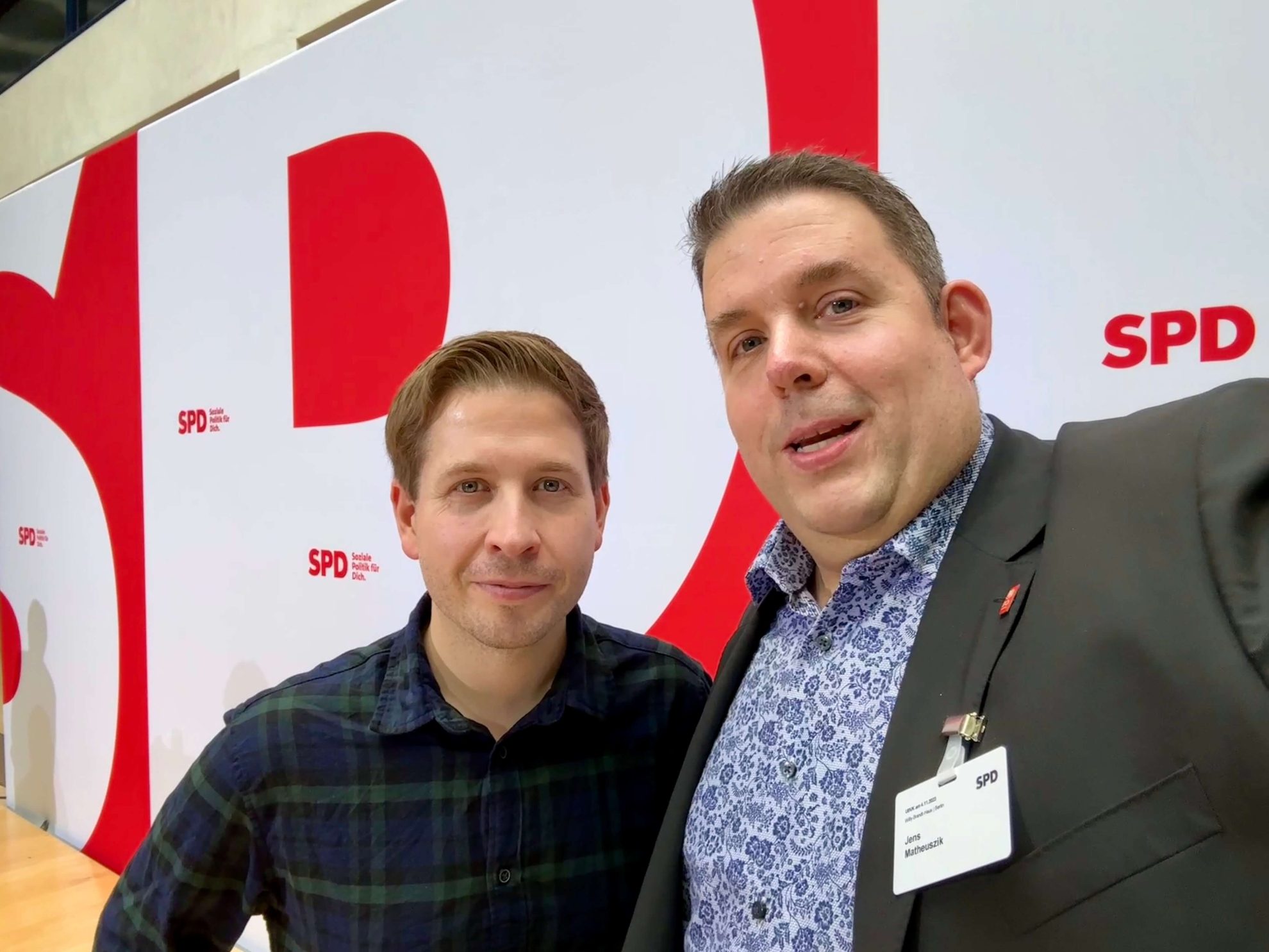 Kevin Kühnert und Jens Matheuszik bei der UB-/KV-Vorsitzendenkonferenz der SPD (04.11.2023)